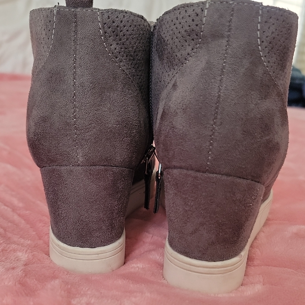 MIA Gray Women's High-Top Sneakers - Picture 5 of 6